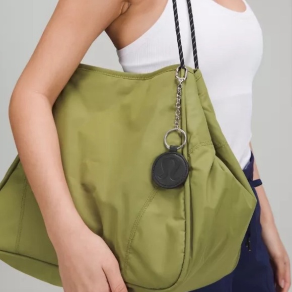 ❤️ Lululemon Athletica Key Moments Keychain *Mini NWT - Picture 7 of 7